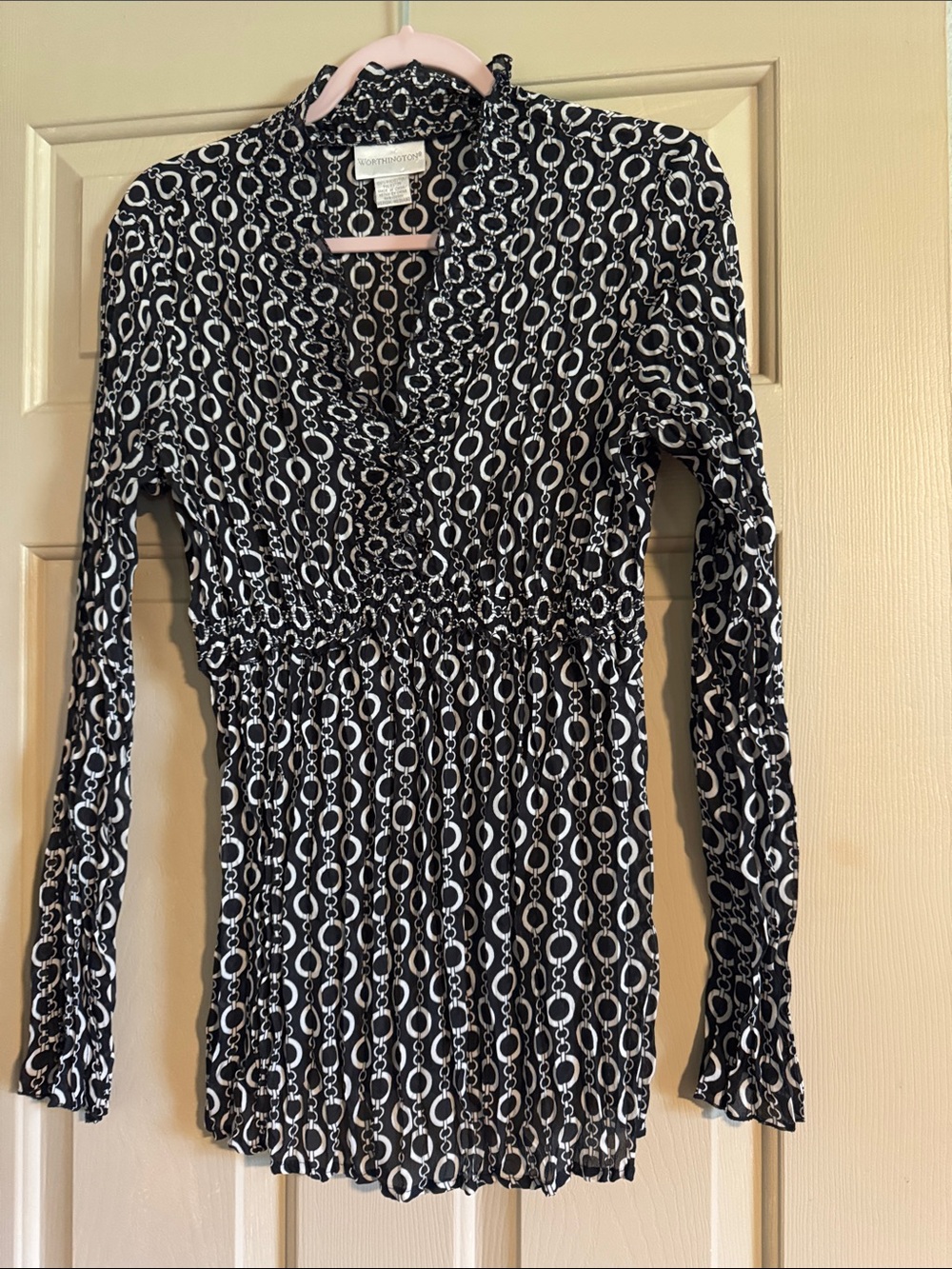 Worthington Black & White Chain-Print Long Sleeve Blouse